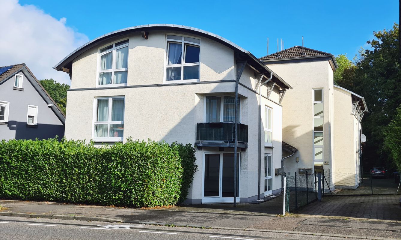 HELLE & ATTRAKTIVE ERDGESCHOSSWOHNUNG IN ZENTRUMSNAHER LAGE VON BERGISCH GLADBACH