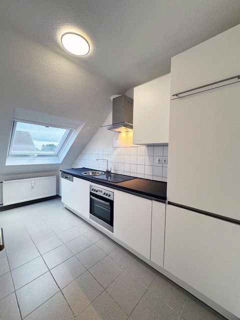 2024 SANIERTE, TOLLE DG-WOHNUNG IN MEERBUSCH-STRÜMP